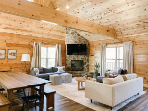 Timber Wheat Retreat - Hot Tub, Community Pool, Game and Theater Room